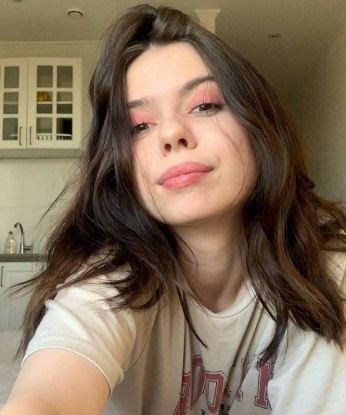 Яна, 19